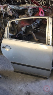 VOLKSWAGEN PASSAT ÇIKMA SAĞ ARKA KAPI