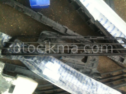 2012 VOLVO  V40 ORİJİNAL TAMPON ORTA IZGARA.