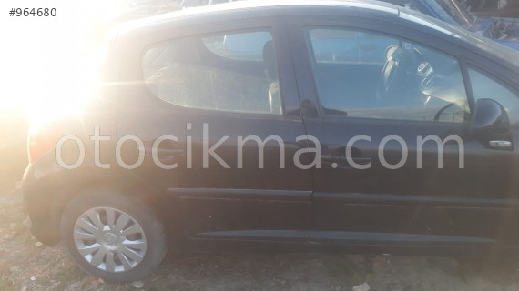 2009 model peugeot 207 1.4 benzinli kesme kupa
