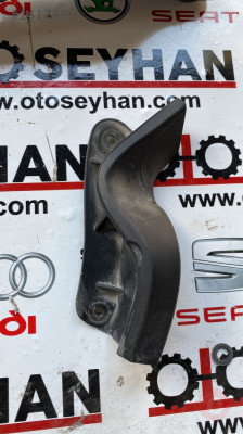 67894-0D030 toyota yaris 2012 bagaj kapağı su tahliye kanalı