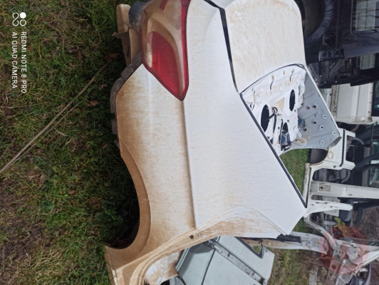 301 sağ arka çamurluk