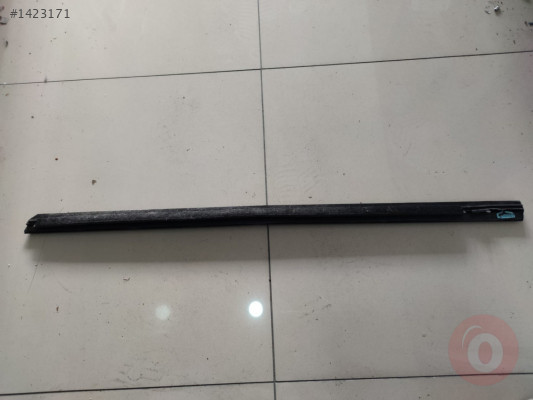 Mercedes CLA W117 Sağ Ön Kapı Cam Çıtası