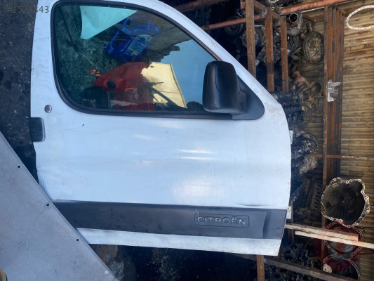 CİTROEN BERLİNGO SAĞ KAPI CAMI ÇIKMA