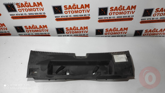VW JETTA 11-19 ÇIKMA  ARKA BAĞAJ KİLİT KAPLAMASI 5C6863459