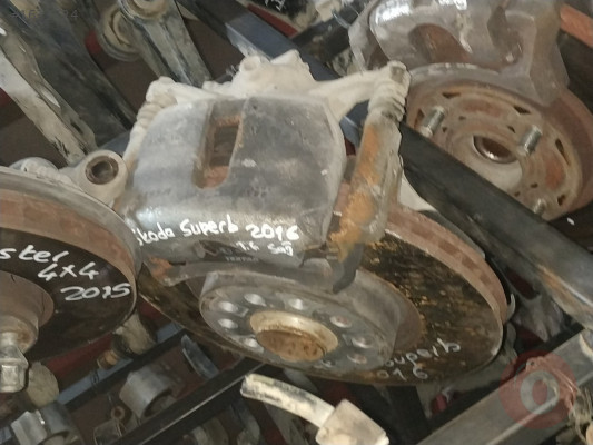 Skoda Super B sağ aks taşıyıcı