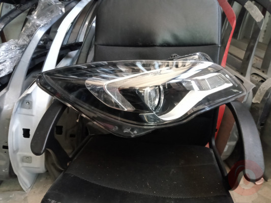 Opel Insignia a makyajlı kasa sağ ledli far 2014 çıkma parça