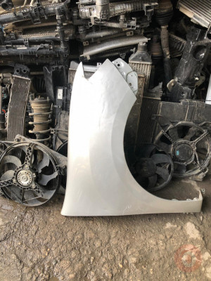 2013 Clio symbol sağ çıkma çamurluk