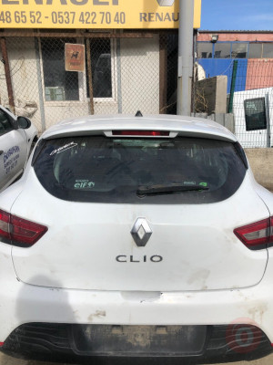Clio 4 arka bagaj camı çıkma