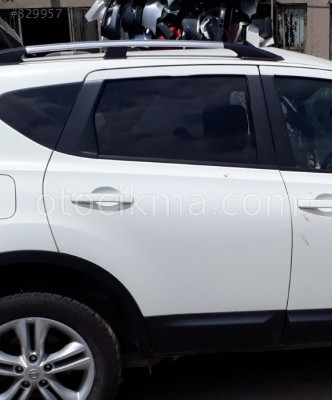 2011 NİSSAN QASHQAİ KOMPLE ORİJİNAL SAĞ ARKA KAPI.