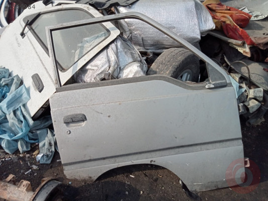 1998 model  Mitsubishi L300 sag ön kapı çıkma