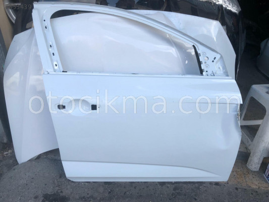 Renout  megane  sağ on kapı beyaz 2016 model