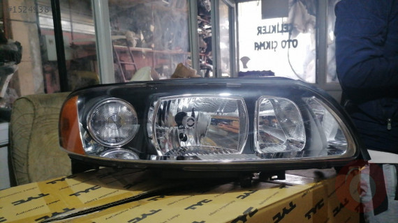 VOLVO S60 SAĞ FAR ÇELİKLER OTO ÇIKMA