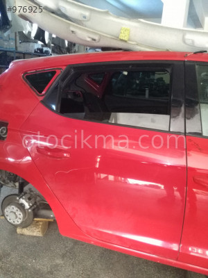 SEAT LEON FR SAĞ ARKA KAPI