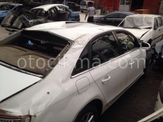 AUDİ A4 SAĞ ÖN KAPI BEYAZ HATASIZ DOLU  2013