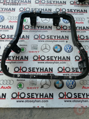 2K0864282A vw caddy Sağ arka ayak altı eşya bölmesi demiri