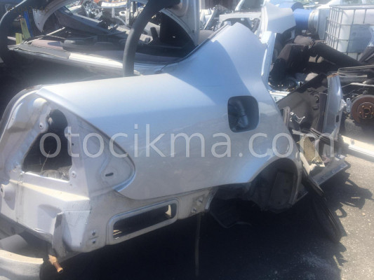 Mercedes W211 sağ arka çamurluk hatasız orjinal çıkma