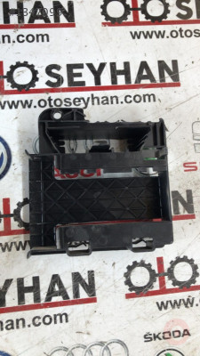 1K1907348A vw jetta 2009 konfor beyni yuvası