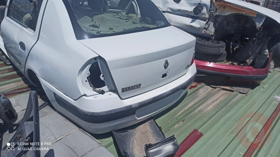 Clio bagaj kapağı