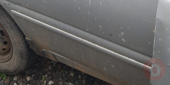 1992 hyundai excel 1.5 karburatörlü çıkma sağ arka kapı bant