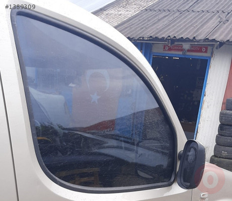 2011 fiat doblo 1.3 çıkma sağ ön kapı camı