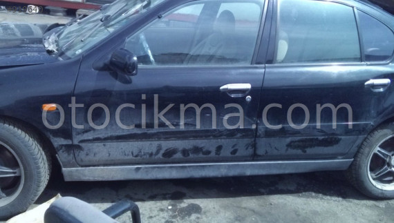 2000 NİSSAN PRİMERA 1.8 ORİJİNAL SOL YAN PANEL.
