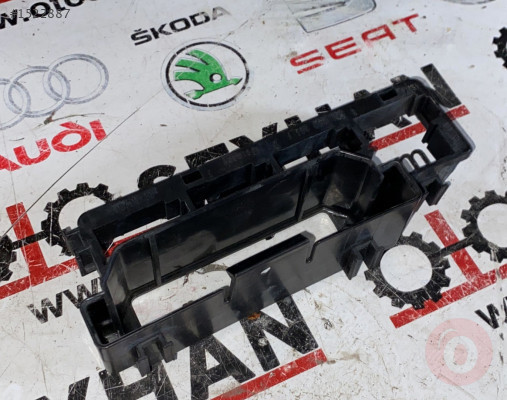 5Q0937503F skoda octavia 2016 park sensörü beyni tutucu yuva