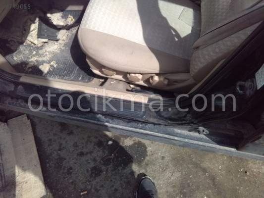 2000 NİSSAN PRİMERA 1.8 KAPI PLASTİĞİ ÇIKMA.