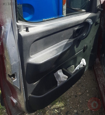 2000 peugeot partner 1.9 sökme sol ön kapı döşemesi