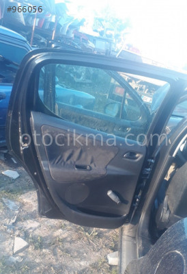 2009 model peugeot 207 1.4 benzinli çıkma sol arka dolu kapı