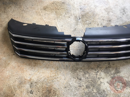 Volkswogen Passat B7 ön panjur çıkma orjinal