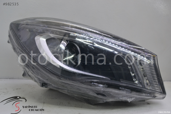 MERCEDES CLA SERİSİ W117 SAĞ FAR
