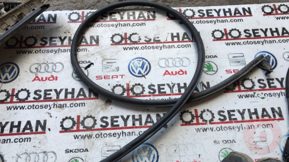 5E0839142B skoda octavia 2016 sağ arka kapı toz lastiği