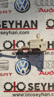 3B0810773B vw passat b5 bagaj kilit motoru