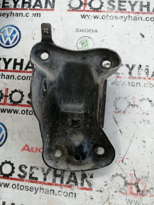 5Q0501476 audi a3 2019 arka dingil sağ şase bağlantı yuvası