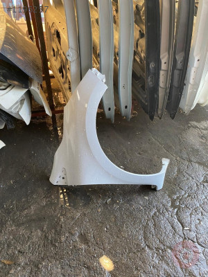 RENAULT CLİO SAĞ ÖN ÇAMURLUK