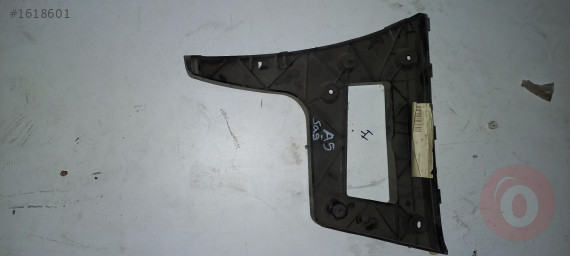 8T8807454A - Audi A5 Sağ Arka Tampon Braketi Orjinal Çıkma