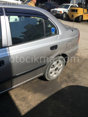 Accent sol arka kapı