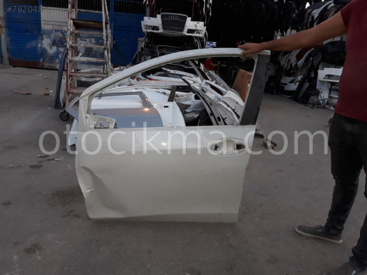 Toyota yaris sol ön çıkma kapı