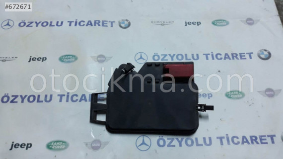 Mercedes w447 vito siğorta kutusu üst kapağı