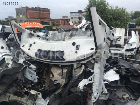 Fiat Linea sağ ön podye hatasız orjinal çıkma