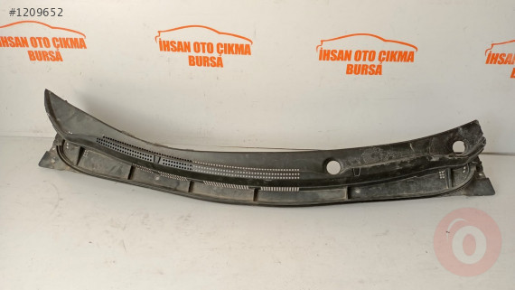 Hyundai accent ön cam ızgarası 2011