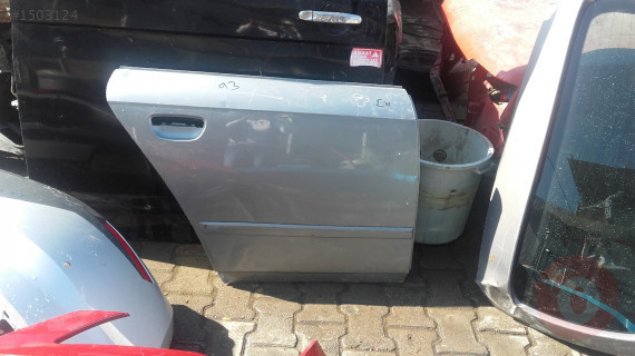 Audi a3 sağ ön kapı çıkma parçalar