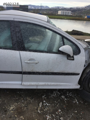 2011 PEUGEOT 207 SAĞ ÖN KAPI DOLU