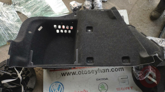 5E5867427P skoda octavia 2016 sol bagaj halısı