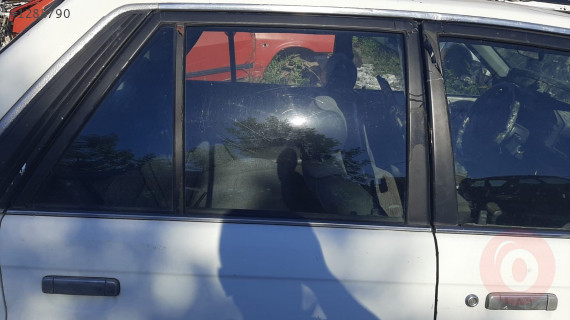 mazda 323 sedan çıkma sağ arka kapı camı