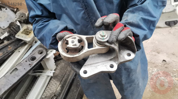FORD COURİER ŞANZIMAN ALT TAKOZU ÇIKMA ORİJİNAL