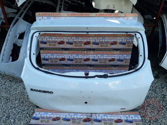 Dacia sandero arka bagaj kapagı beyaz renk