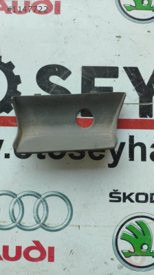 4M51A044L06 ford focus orta konsol eşyalık plastiği