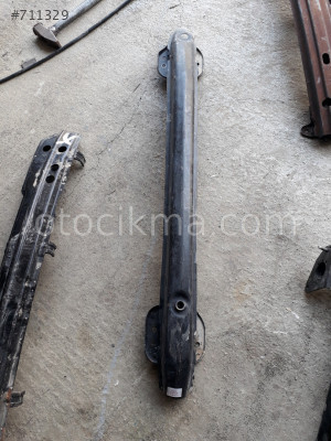 Peugeot 307 arka tampon demiri