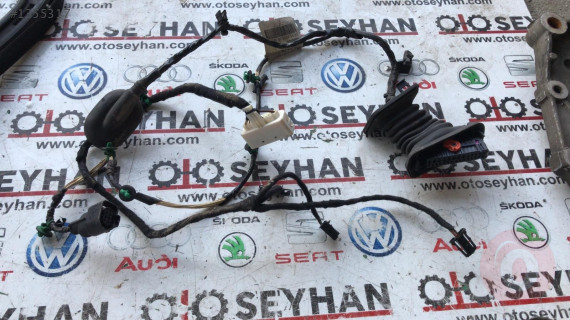 1K4971693AA vw golf 5 sol arka kapı tesisatı